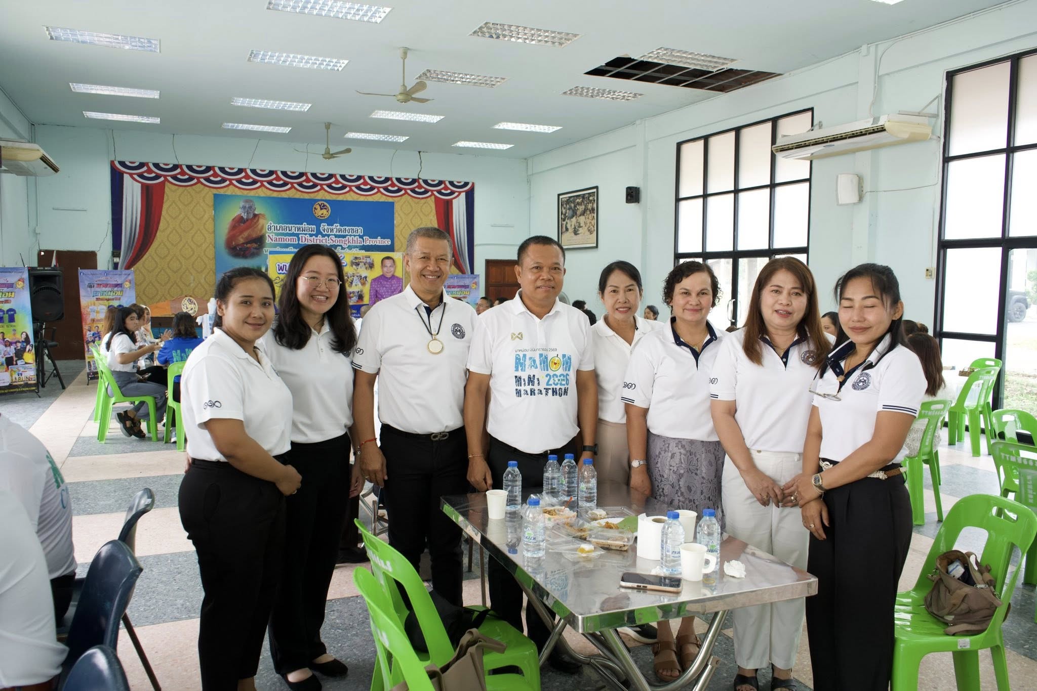 "พบปะ สนทนายามเช้า" ร่วมคิด ร่วมพูด ร่วมทำ เพื่อพัฒนาอำเภอนาหม่อมอย่างยั่งยืน และร่วมพิธีทำบุญประจำปี สรงน้ำพระพุทธรูปกลางใจงาม เปลี่ยนผ้าสไบห่มพระพุทธรูปกลางใจงาม"